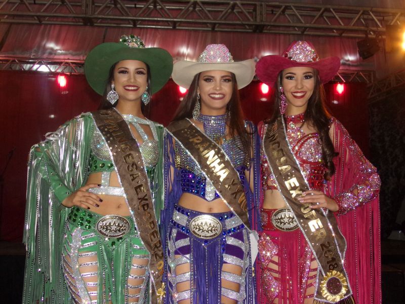 1ª PRINCESA GABRIELA, RAINHA ALESSANDRA, 2ª PRINCESA RANIELLY